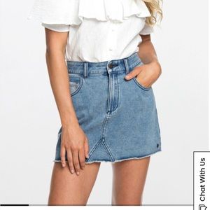 PacSun Distressed Denim Skirt - light wash size 22